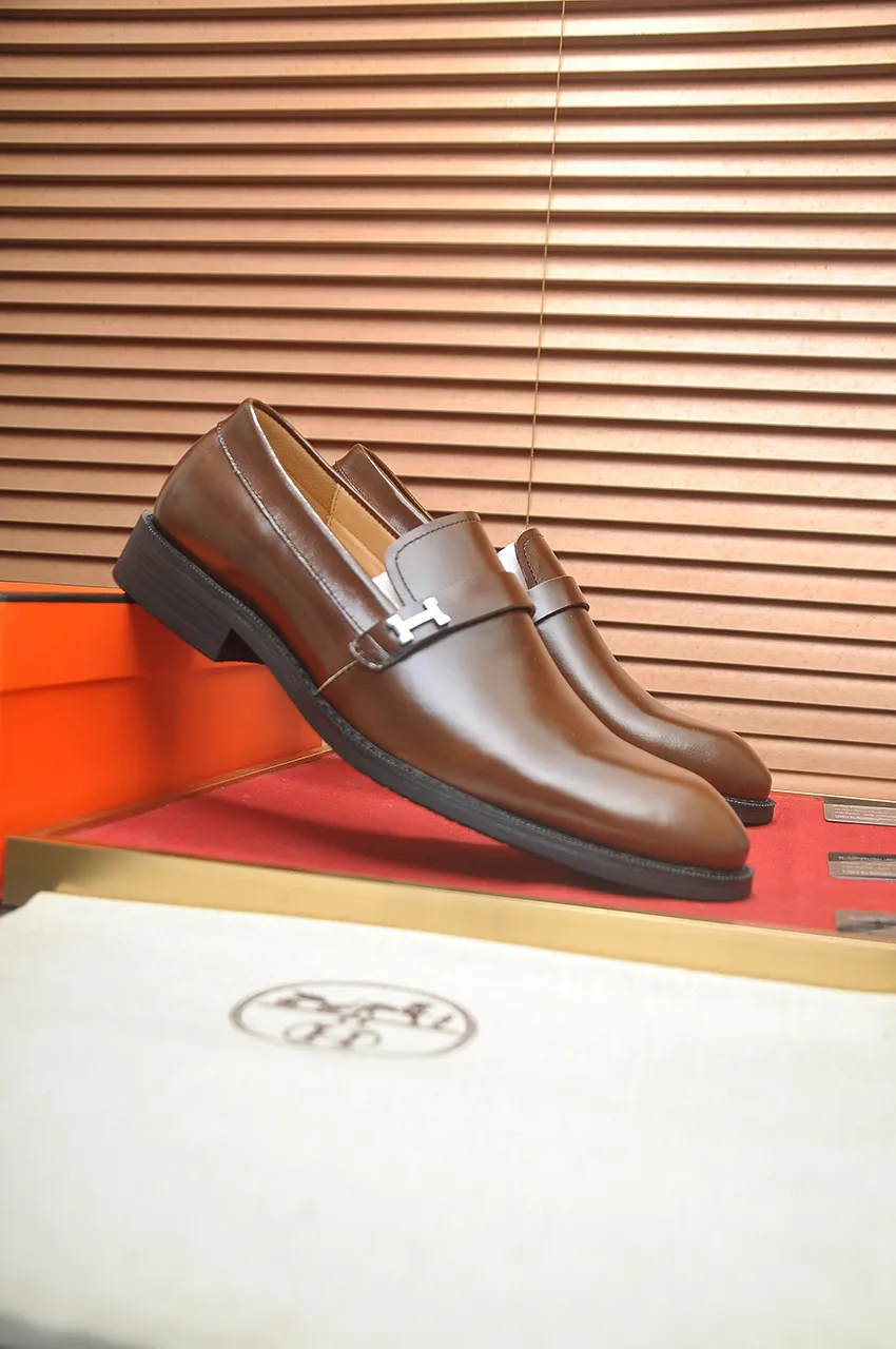 Men's shoes💰540💶[HERMES] (cowhide lining)🍀Italian top luxury🍀He does not pursue novel styles and gorgeous colors, but attracts the favor of successful men with his flawless, elegant and classic style. Formal leather shoes This very comfortable, simple and stable style allows you to easily match any style! The pattern is absolutely 1:1 refined from the original case, and we strive for excellence in materials, imported cowhide + cowhide lining💪💪💪extraordinary texture👍! .Code number: 39-45 (45 customized)